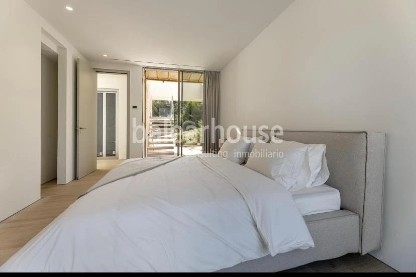 Espectacular villa de diseño contemporáneo con altas calidades y preciosas vistas al mar en Bendinat
