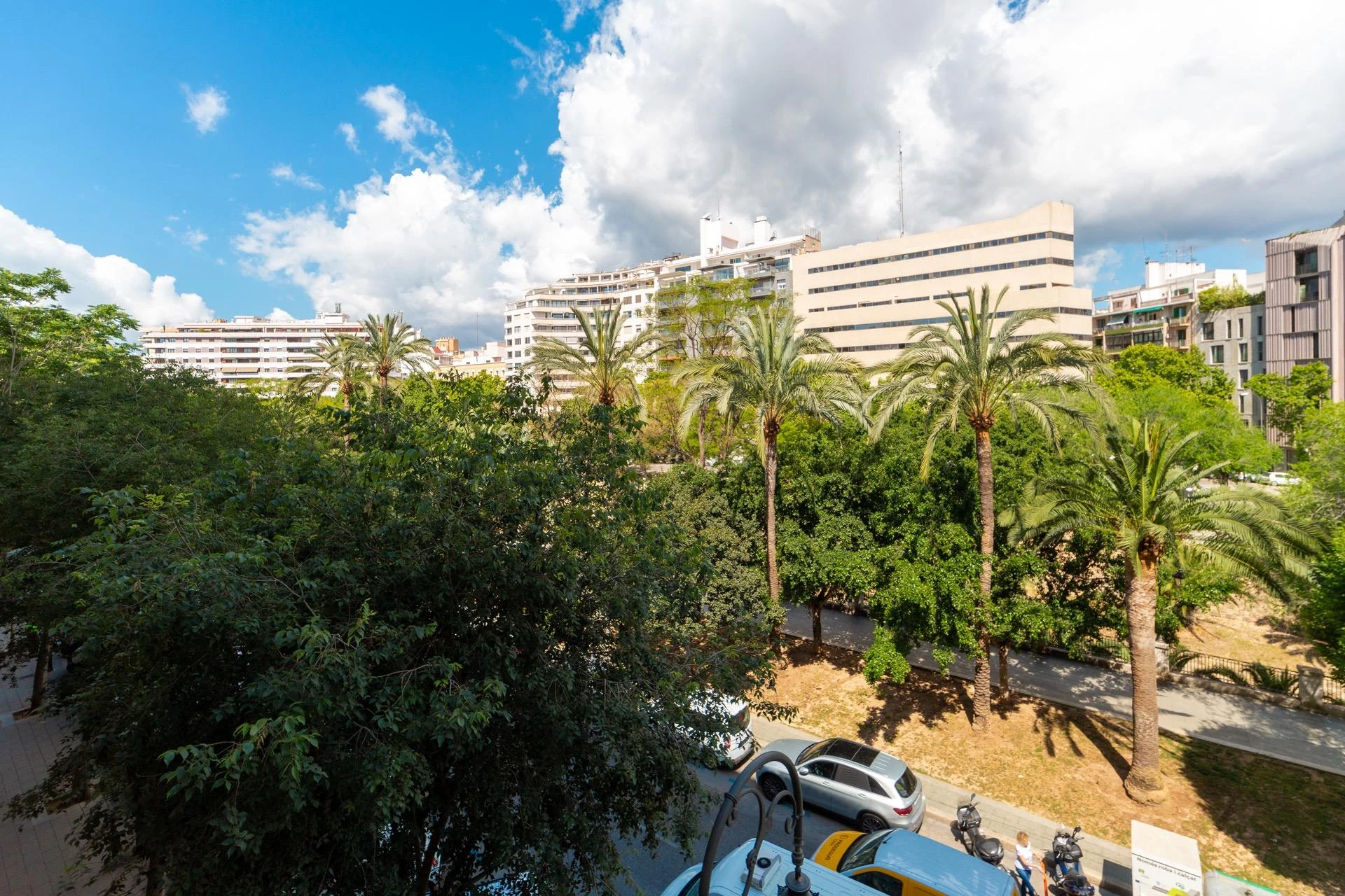 Large apartment full of light that overlooks all the splendor of Paseo Mallorca in Palma