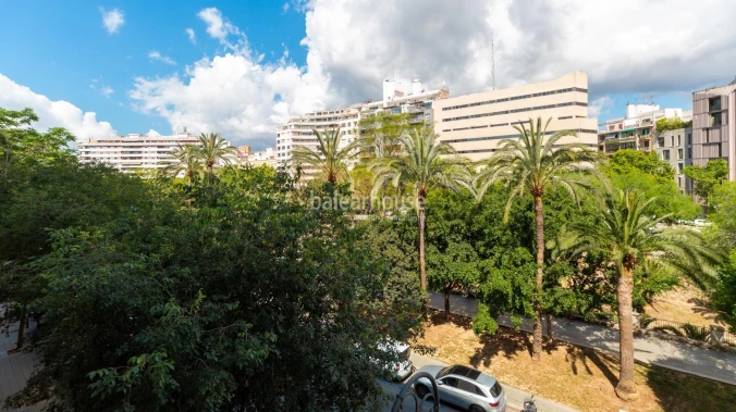 85 / 10000  Große Wohnung voller Licht mit Blick auf die ganze Pracht des Paseo Mallorca in Palm
