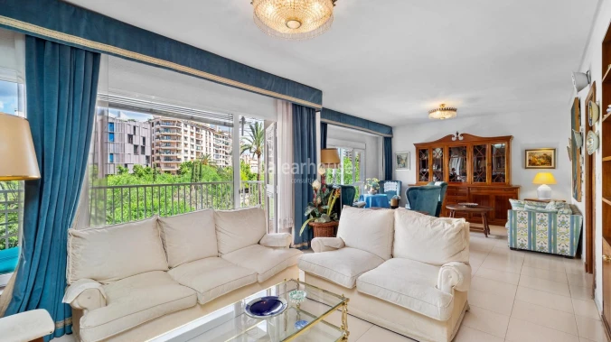 85 / 10000  Große Wohnung voller Licht mit Blick auf die ganze Pracht des Paseo Mallorca in Palm