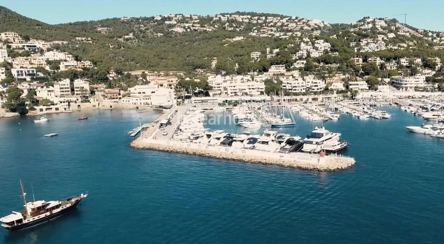 Außergewöhnliches Grundstück mit Meerblick und Villenprojekt im exklusiven Puerto de Andratx