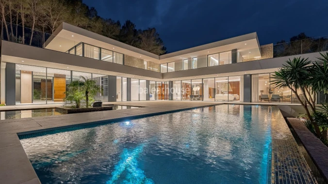 Spectacular avant-garde villa with large outdoor garden spaces and terraces in Son Vida