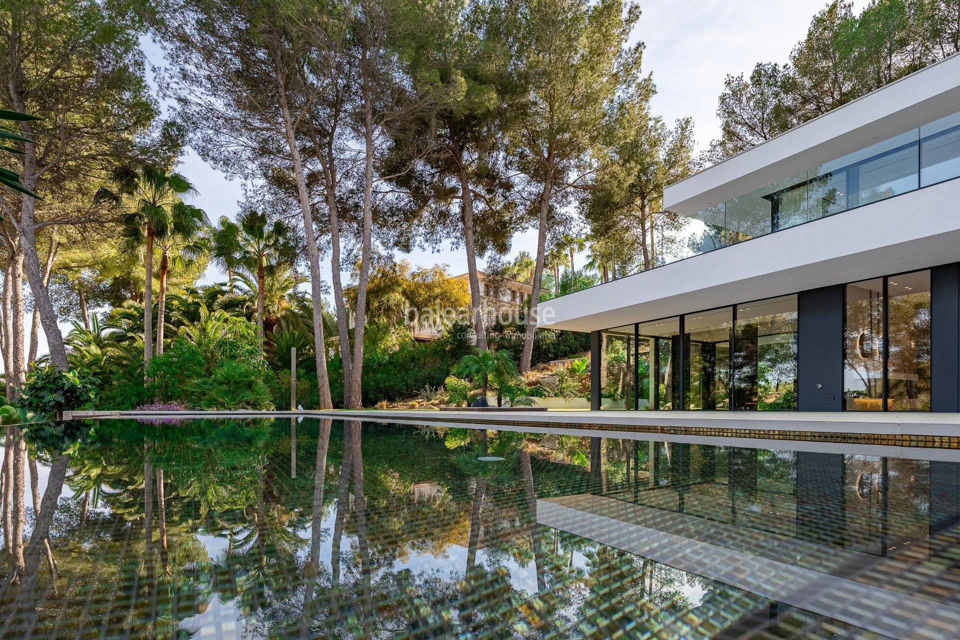 Spectacular avant-garde villa with large outdoor garden spaces and terraces in Son Vida