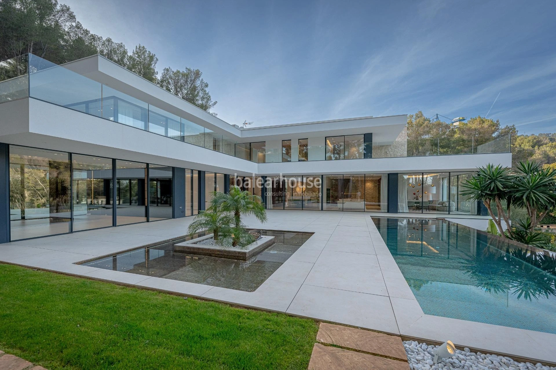 Spectacular avant-garde villa with large outdoor garden spaces and terraces in Son Vida