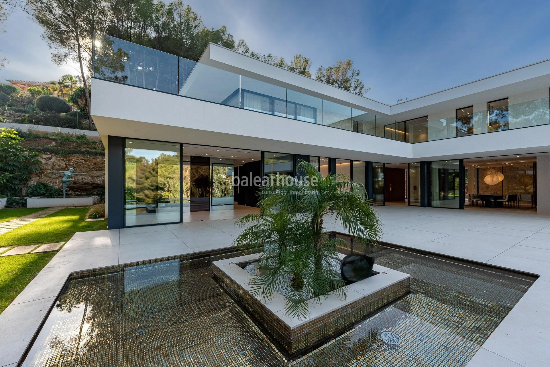Spectacular avant-garde villa with large outdoor garden spaces and terraces in Son Vida