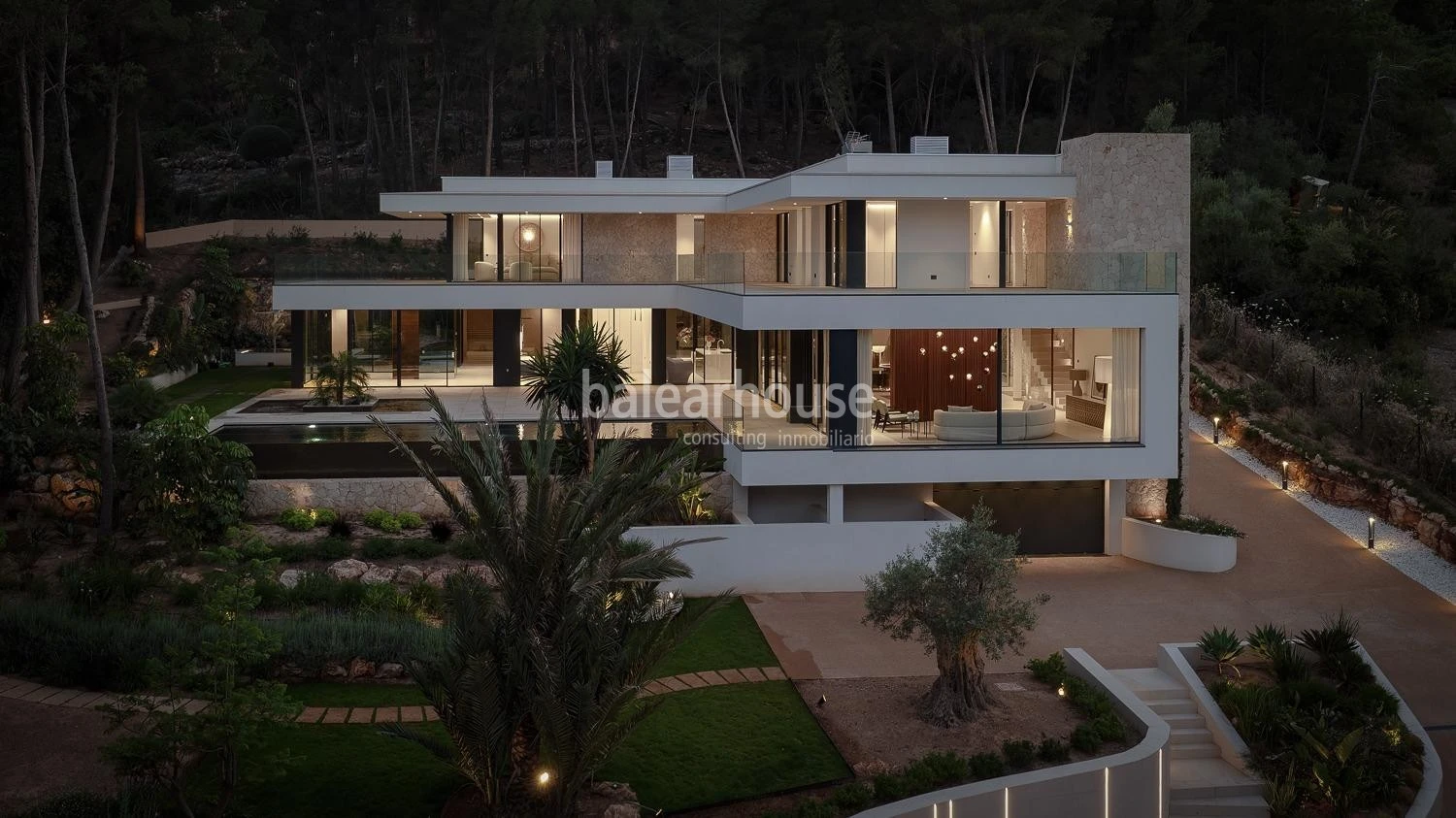 Spectacular avant-garde villa with large outdoor garden spaces and terraces in Son Vida