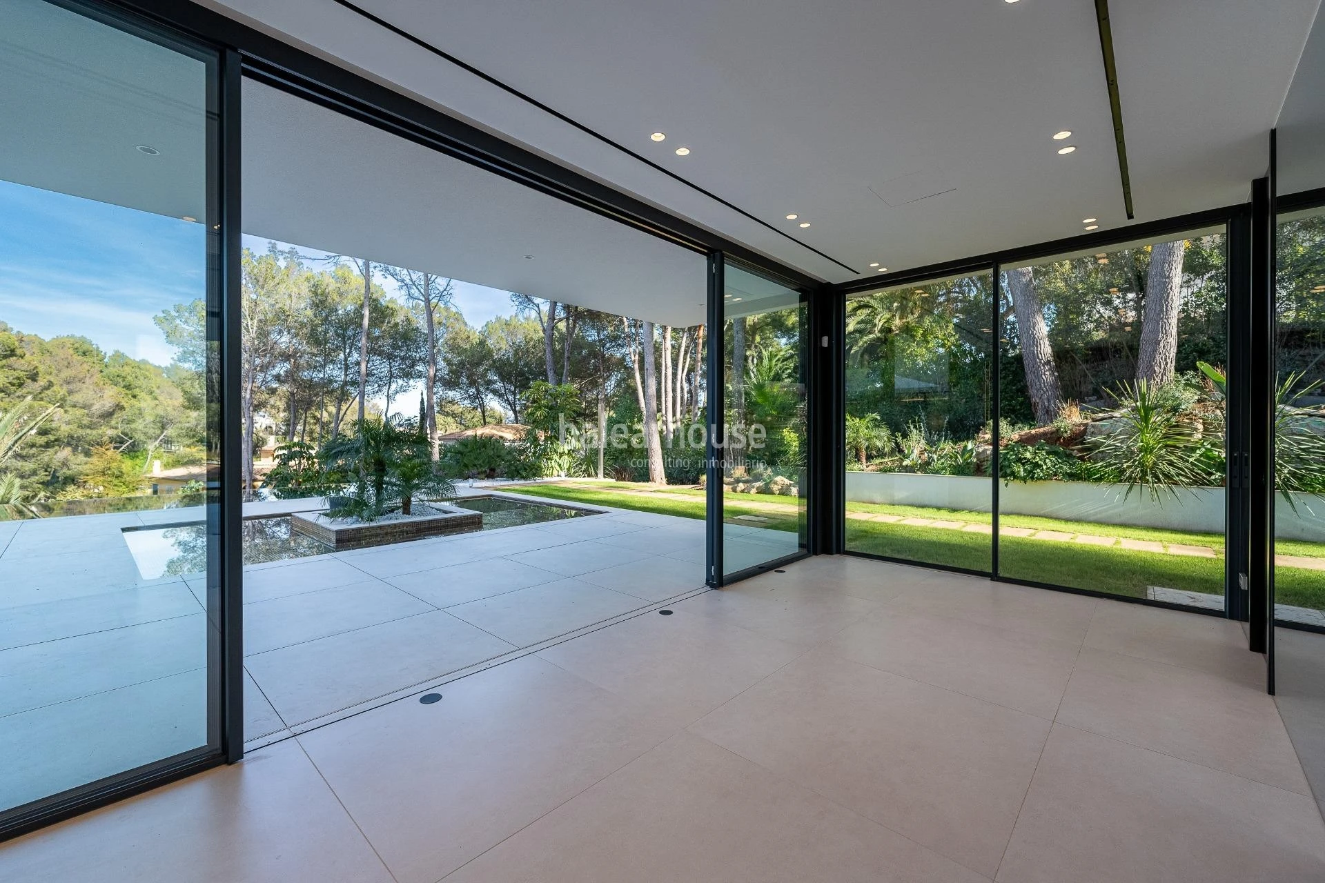 Spectacular avant-garde villa with large outdoor garden spaces and terraces in Son Vida