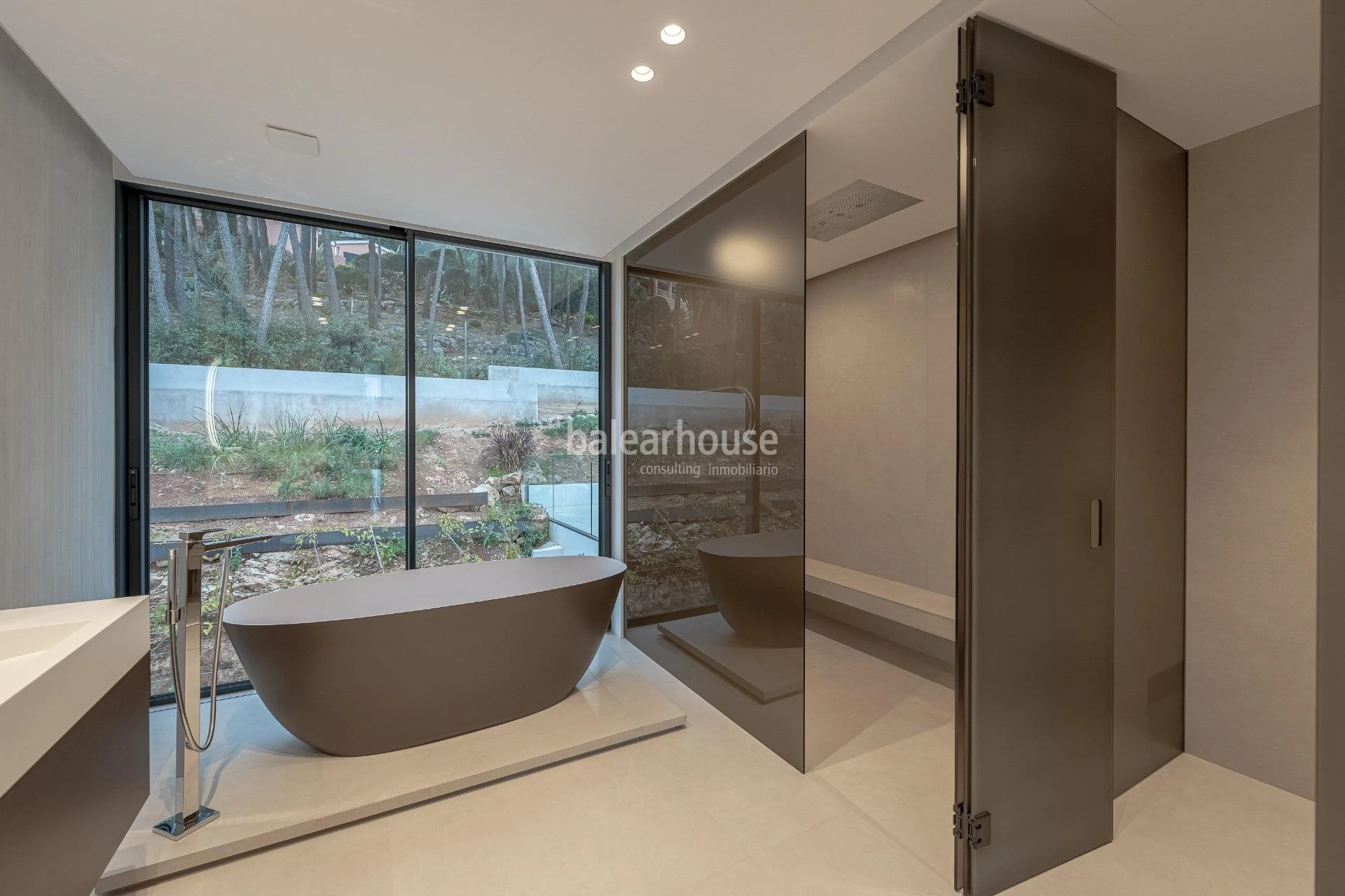 Spectacular avant-garde villa with large outdoor garden spaces and terraces in Son Vida
