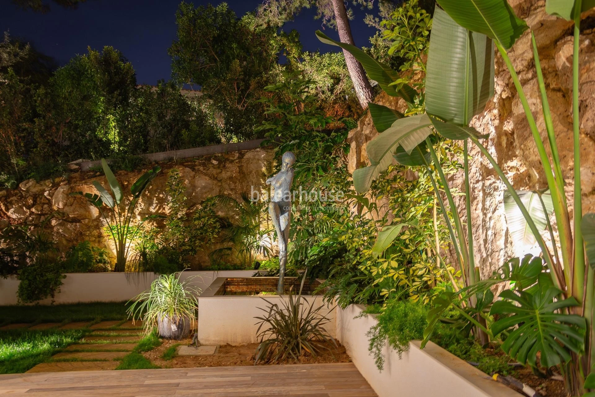 Spectacular avant-garde villa with large outdoor garden spaces and terraces in Son Vida