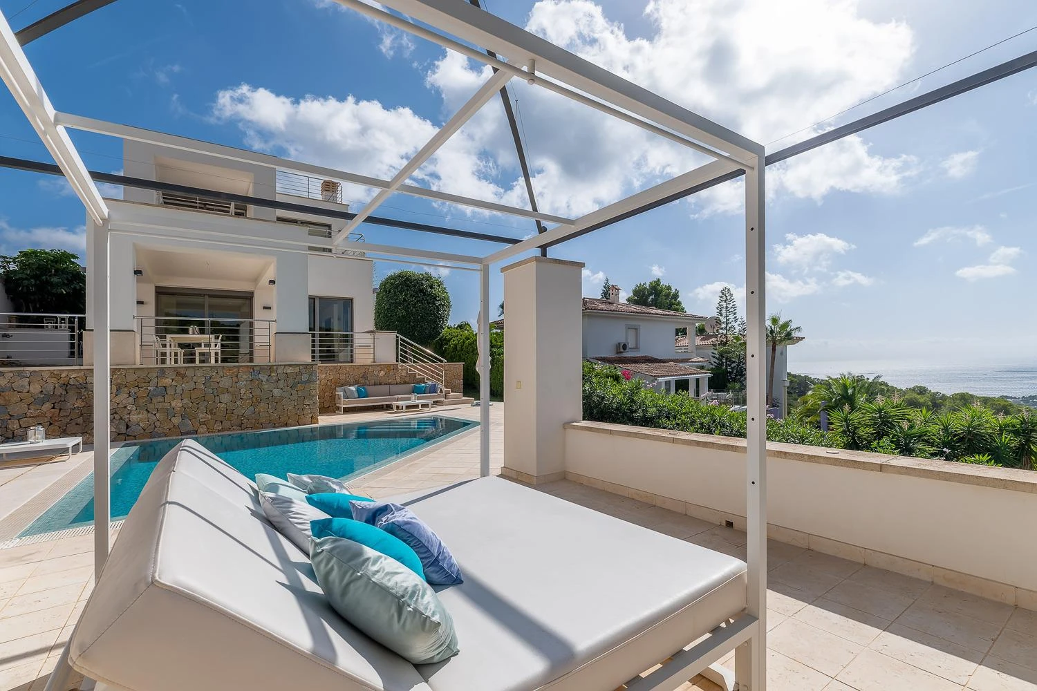 Villa de estilo mediterráneo con preciosas vistas al mar y puestas de sol en Costa den Blanes