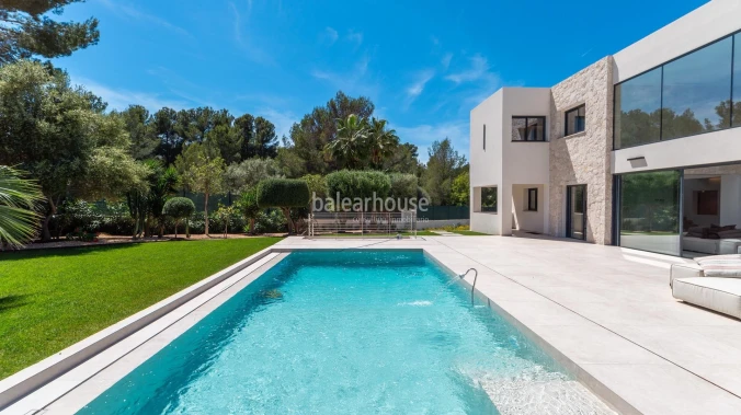 Impeccable Modern design villa full of light and large garden and pool spaces in Santa Ponsa