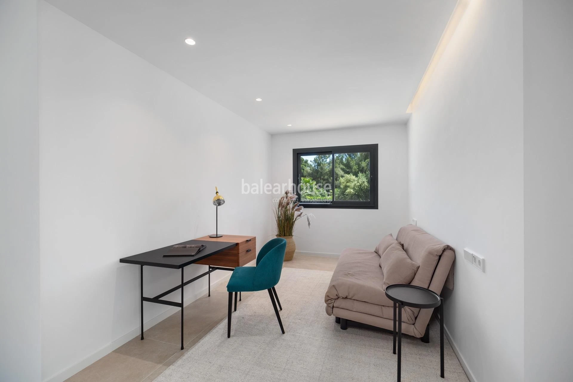 Impecable villa de diseño moderno llena de luz y grandes espacios de jardín y piscina en Santa Ponsa