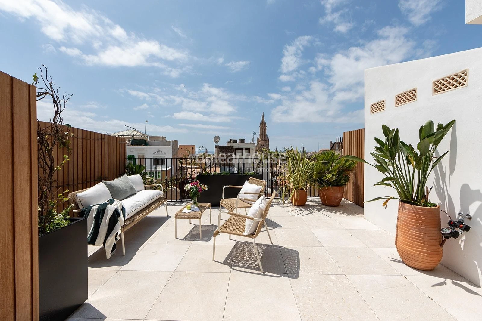 Unverbaubarer Blick über die Stadt in diesem Duplex-Penthouse mit Solarium im historischen Stadtzent
