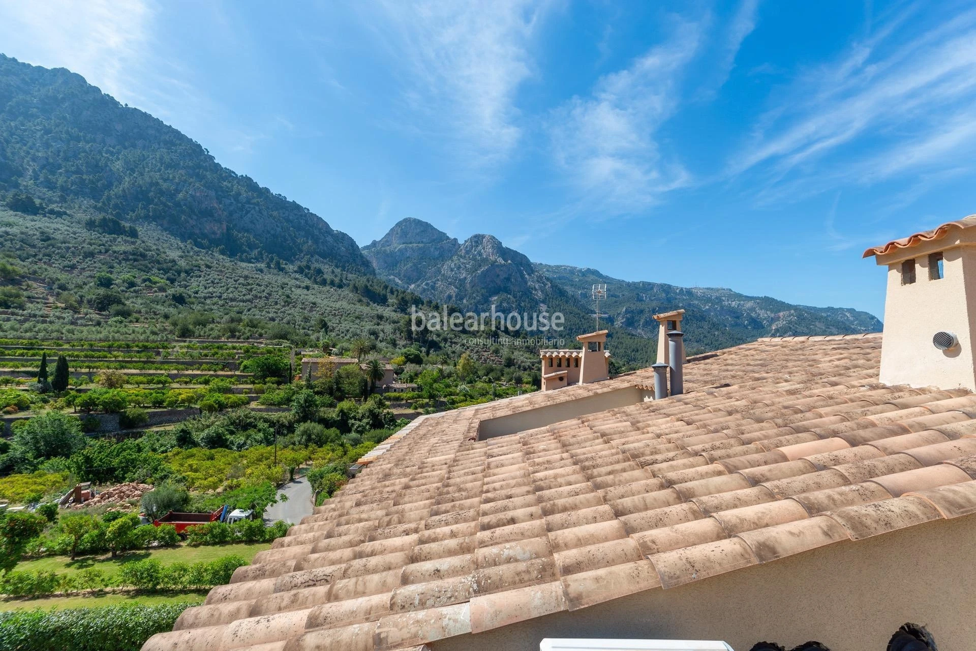 Excellent new villa in Fornalutx with pool and stunning views of the Tramuntana