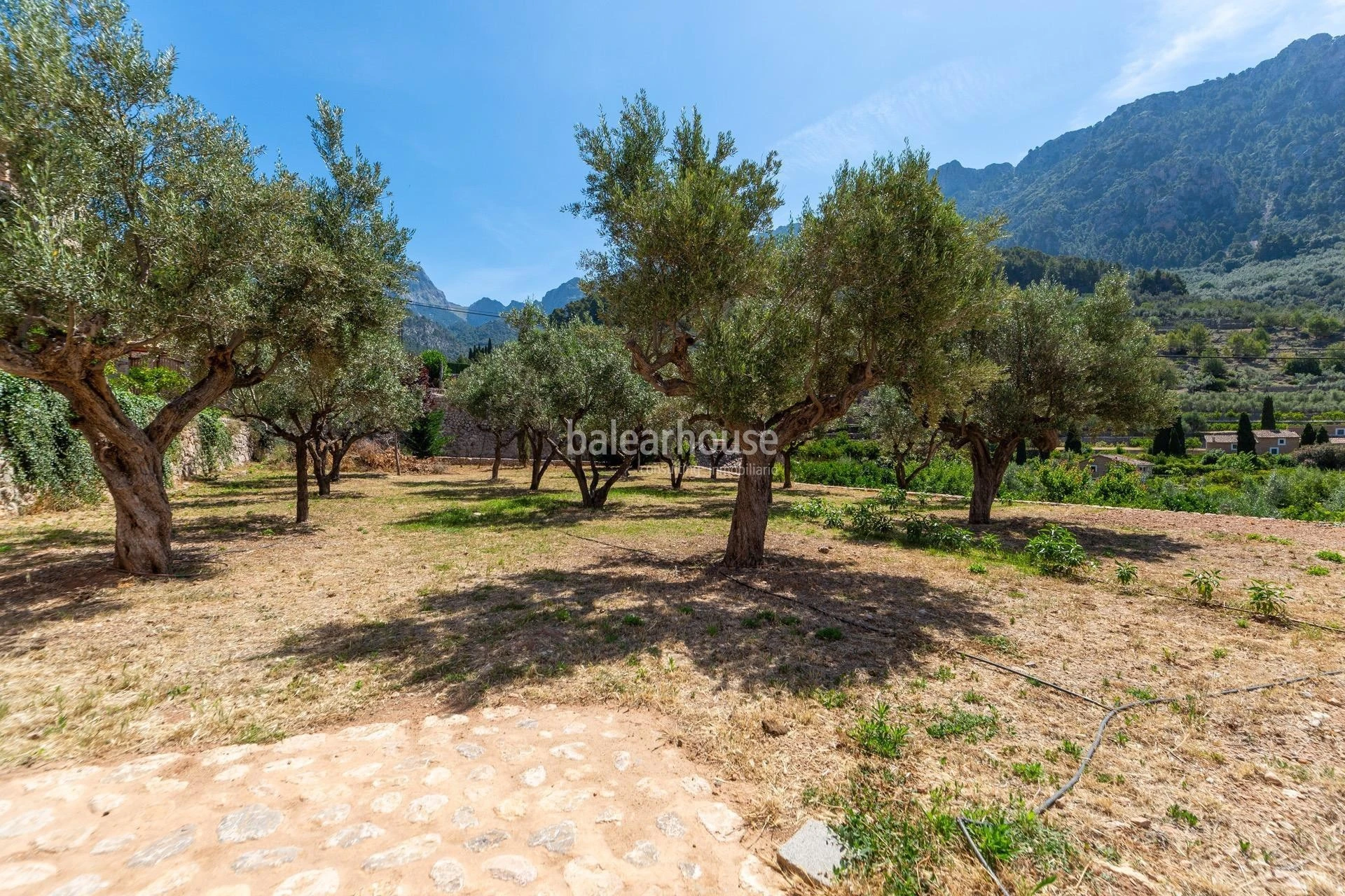 Excellent new villa in Fornalutx with pool and stunning views of the Tramuntana
