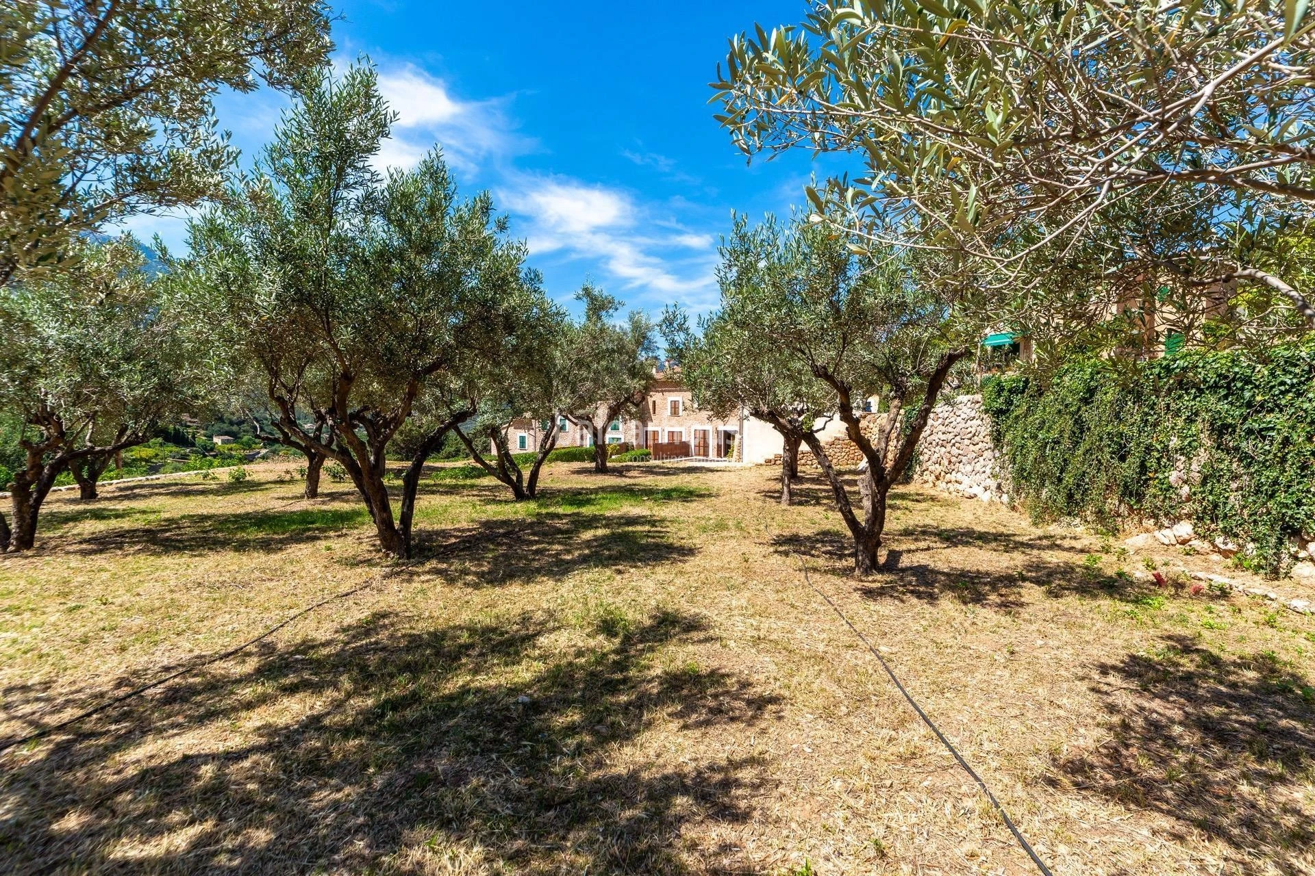 Excellent new villa in Fornalutx with pool and stunning views of the Tramuntana
