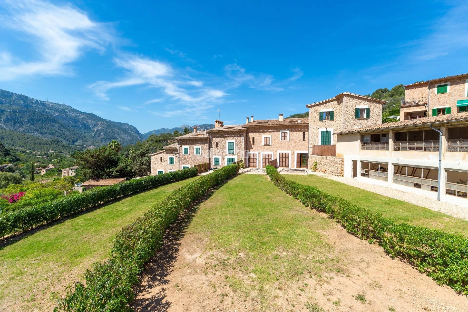 Excellent new villa in Fornalutx with pool and stunning views of the Tramuntana