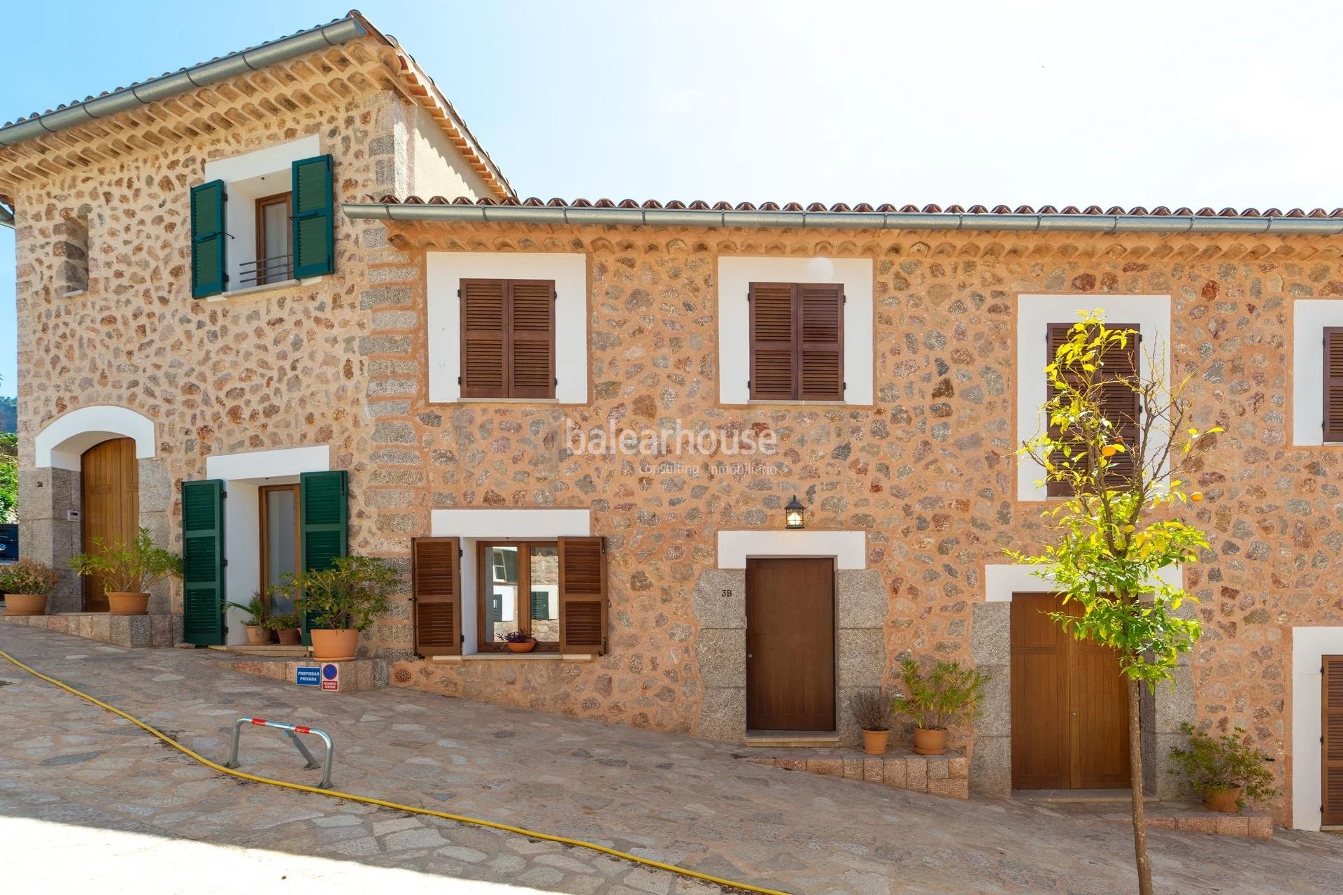 Fantástica villa nueva en Fornalutx con piscina e impresionantes vistas a la Tramuntana
