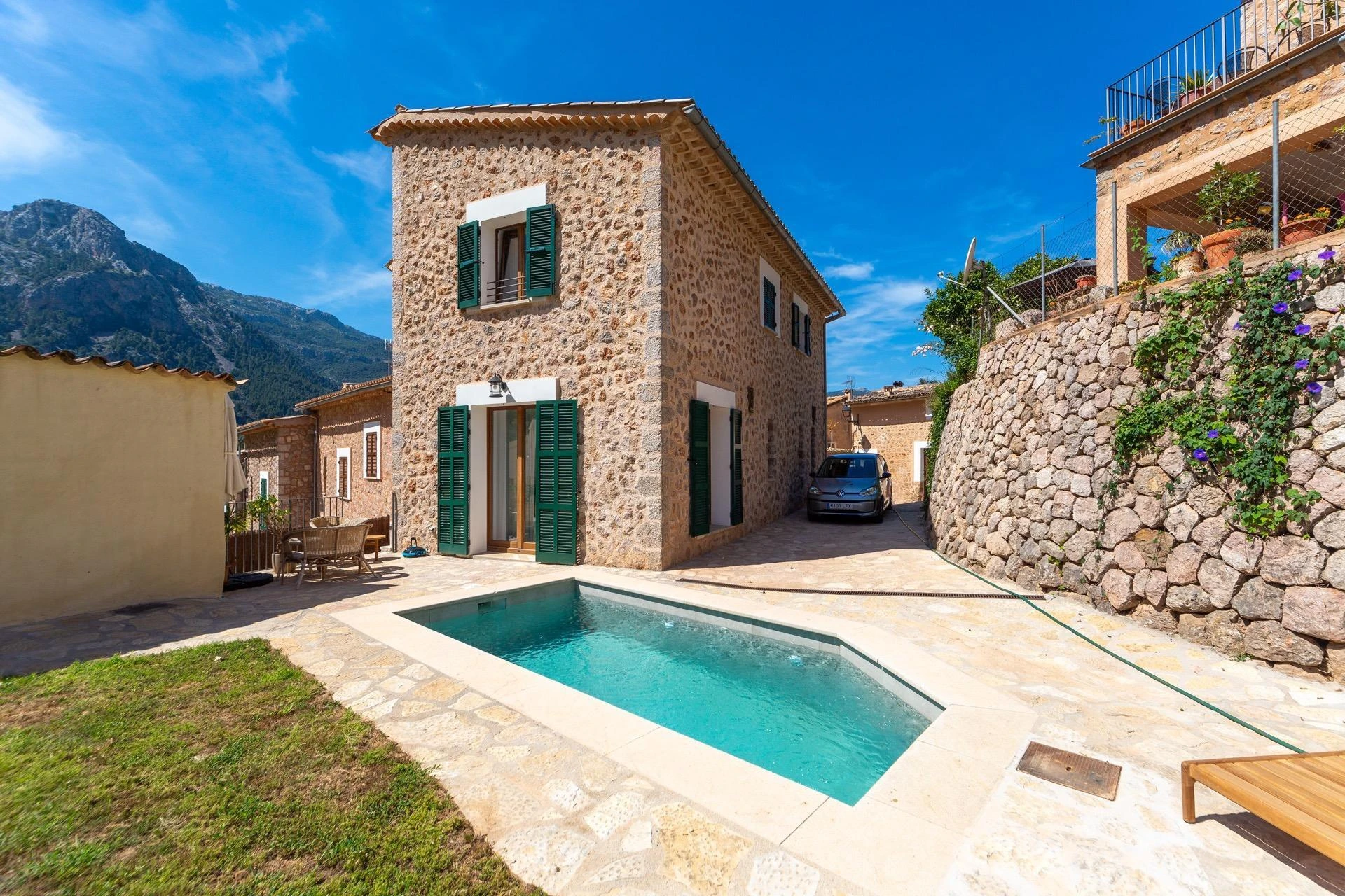 Encantadora villa nueva en Fornalutx con piscina e impresionantes vistas a la Tramuntana