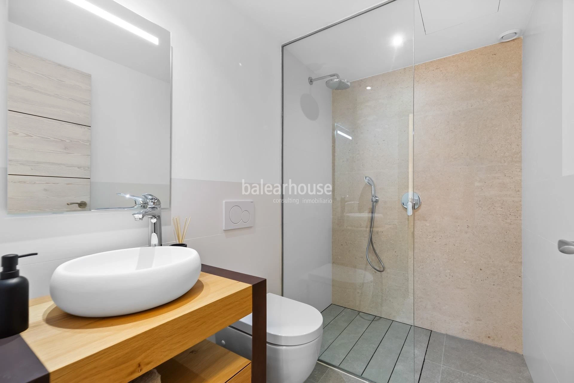 Stunning views over the Tramuntana in this fabulous new villa in Fornalutx