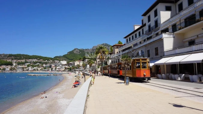 Helle und moderne Neubauwohnung an der Strandpromenade von Puerto de Sóller