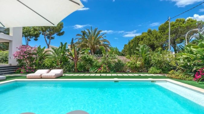 Modern Moderna villa of new construction with views that reach to the sea at the top of Bendinat