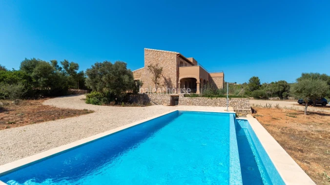 Beautiful newly built finca next to the golf course full of light, comfort and close to beaches