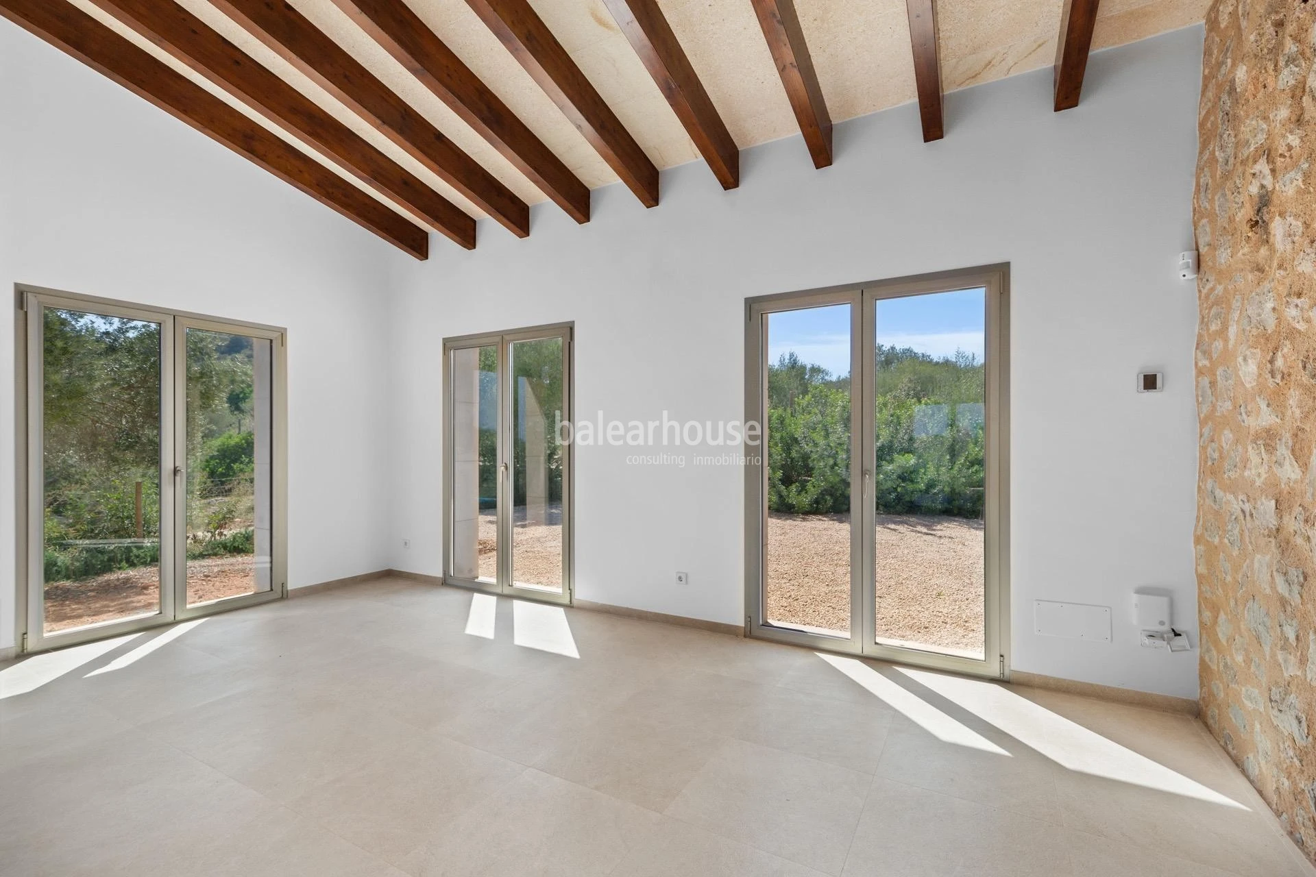 Preciosa finca de obra nueva junto al golf llena de luz, confort y cerca de playas en Son Servera.