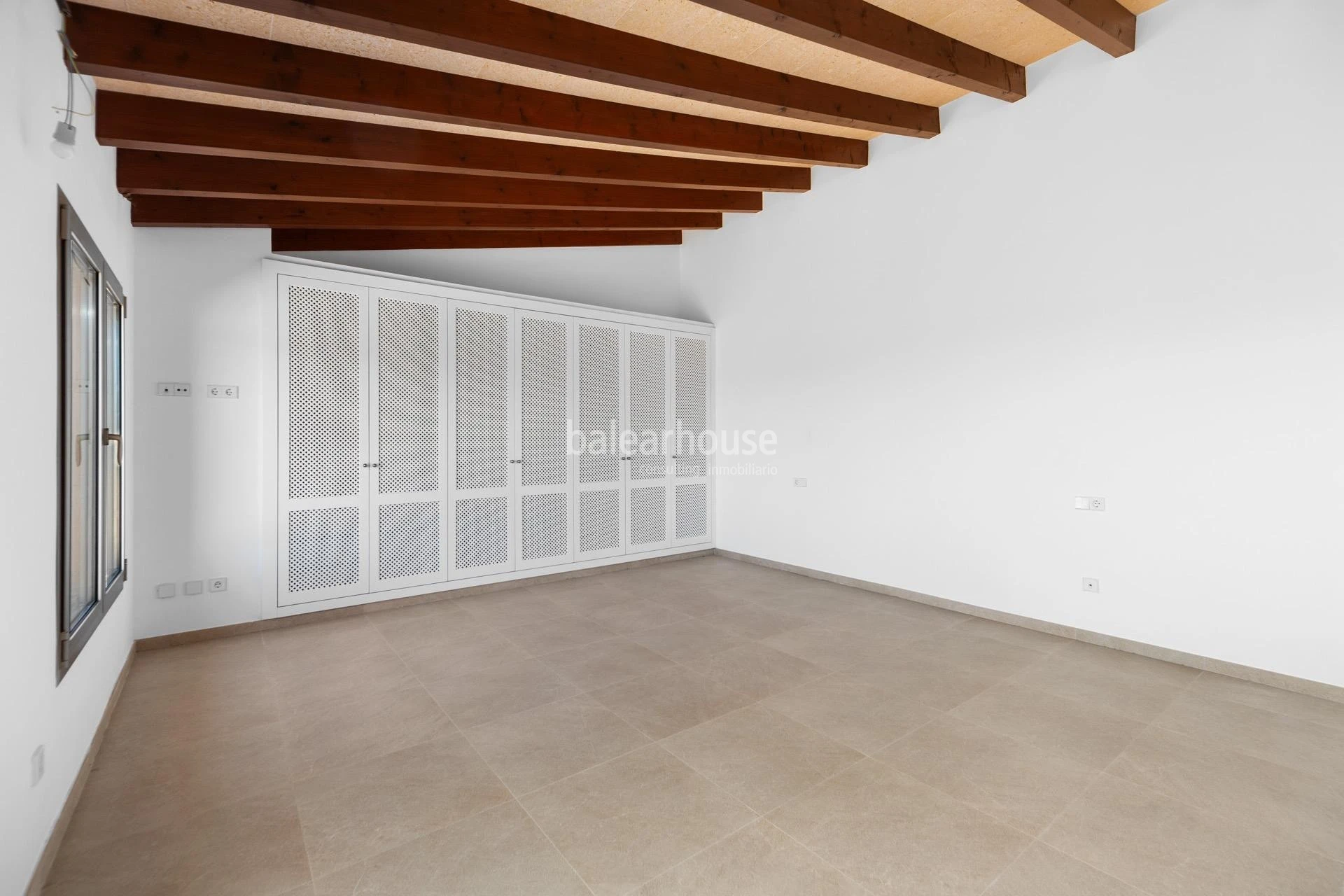 Preciosa finca de obra nueva junto al golf llena de luz, confort y cerca de playas en Son Servera.