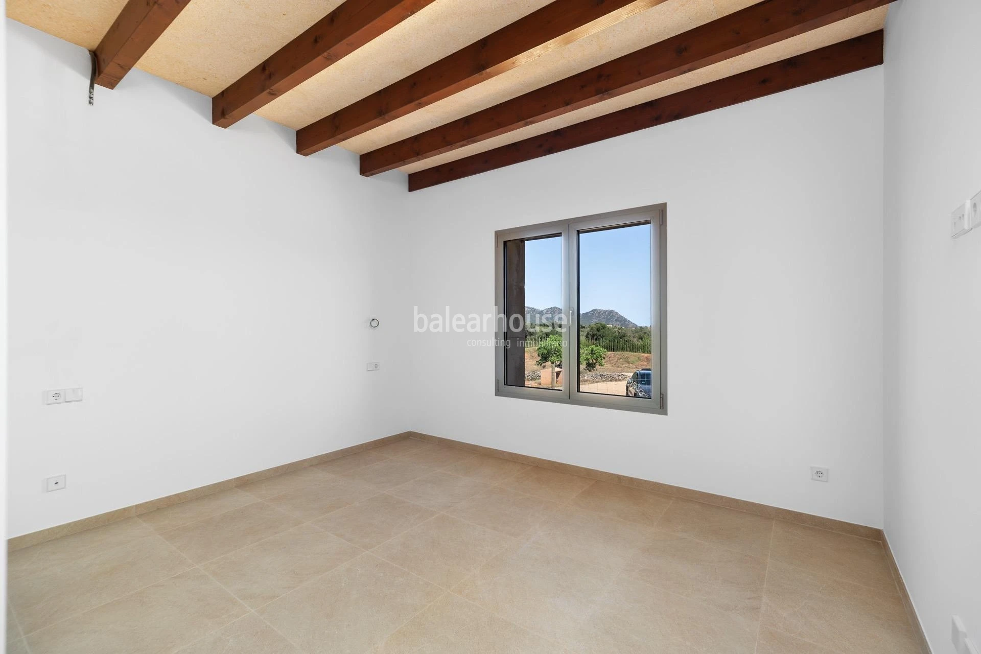 Preciosa finca de obra nueva junto al golf llena de luz, confort y cerca de playas en Son Servera.