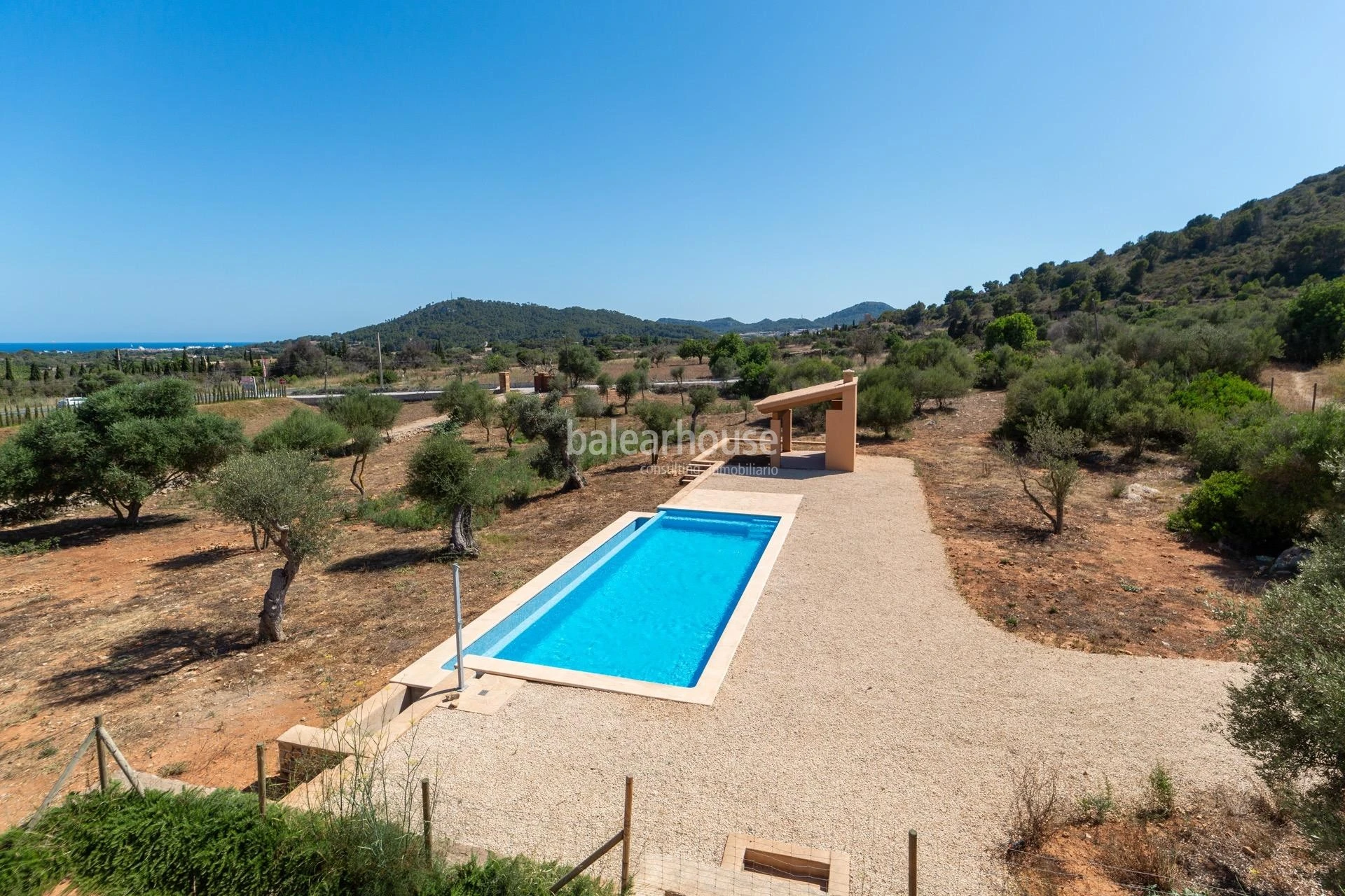 Preciosa finca de obra nueva junto al golf llena de luz, confort y cerca de playas en Son Servera.