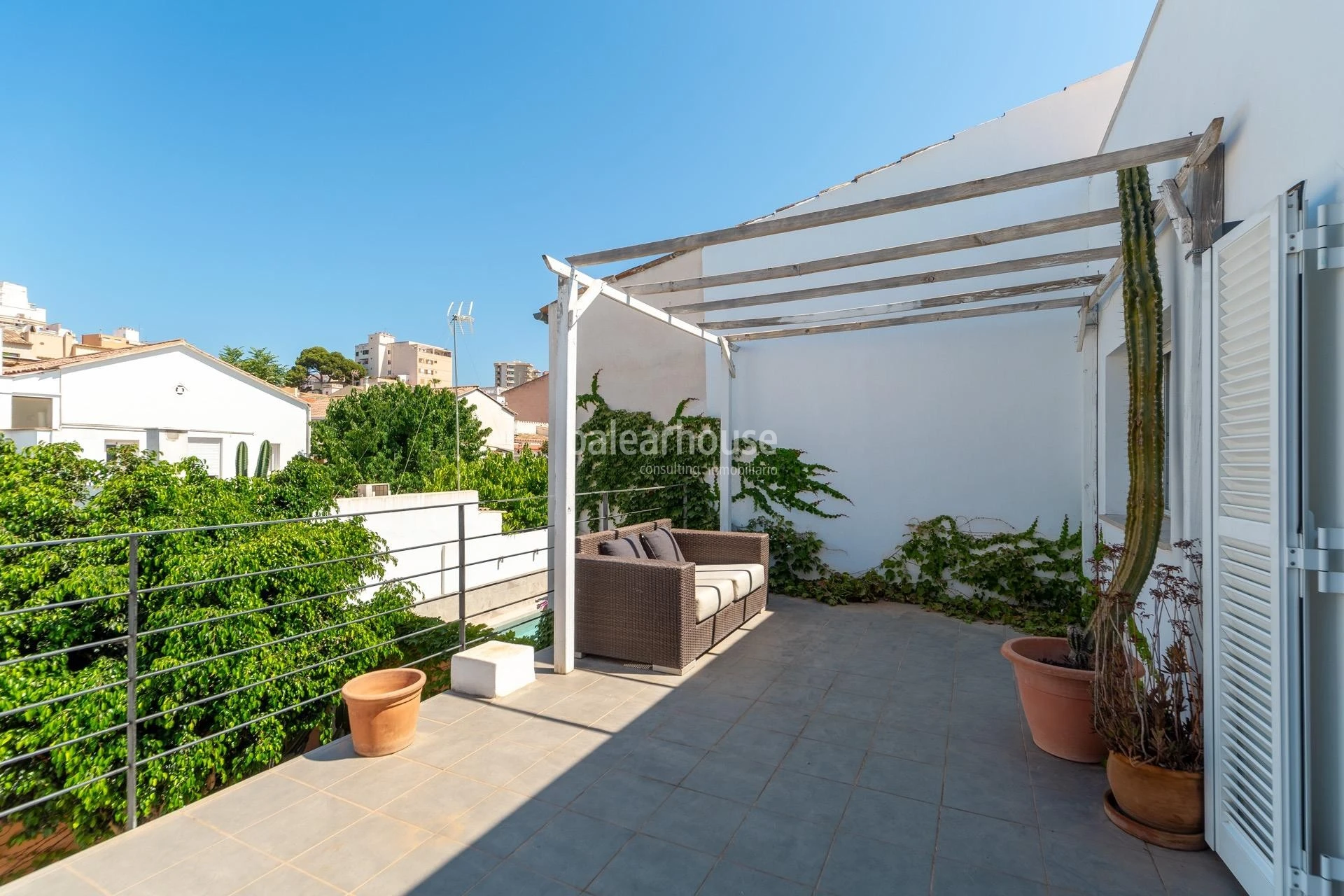 Helles Haus mit ausgezeichneten Terrassen in einer zentralen und ruhigen Gegend von Palma