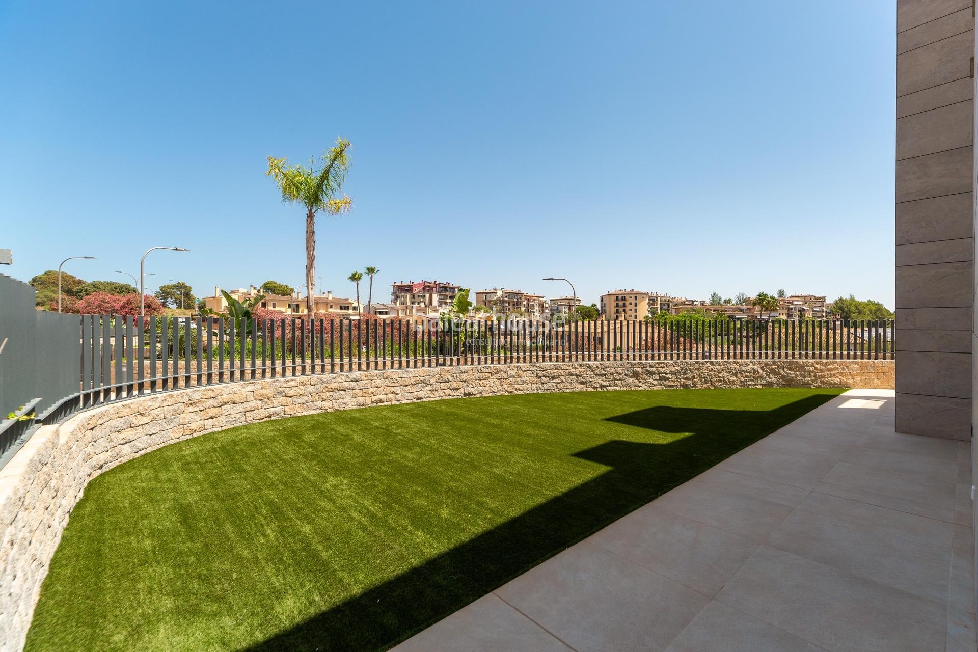 Moderna brand new villa with garden and terraces in a well-kept complex with pool in Sa Teulera