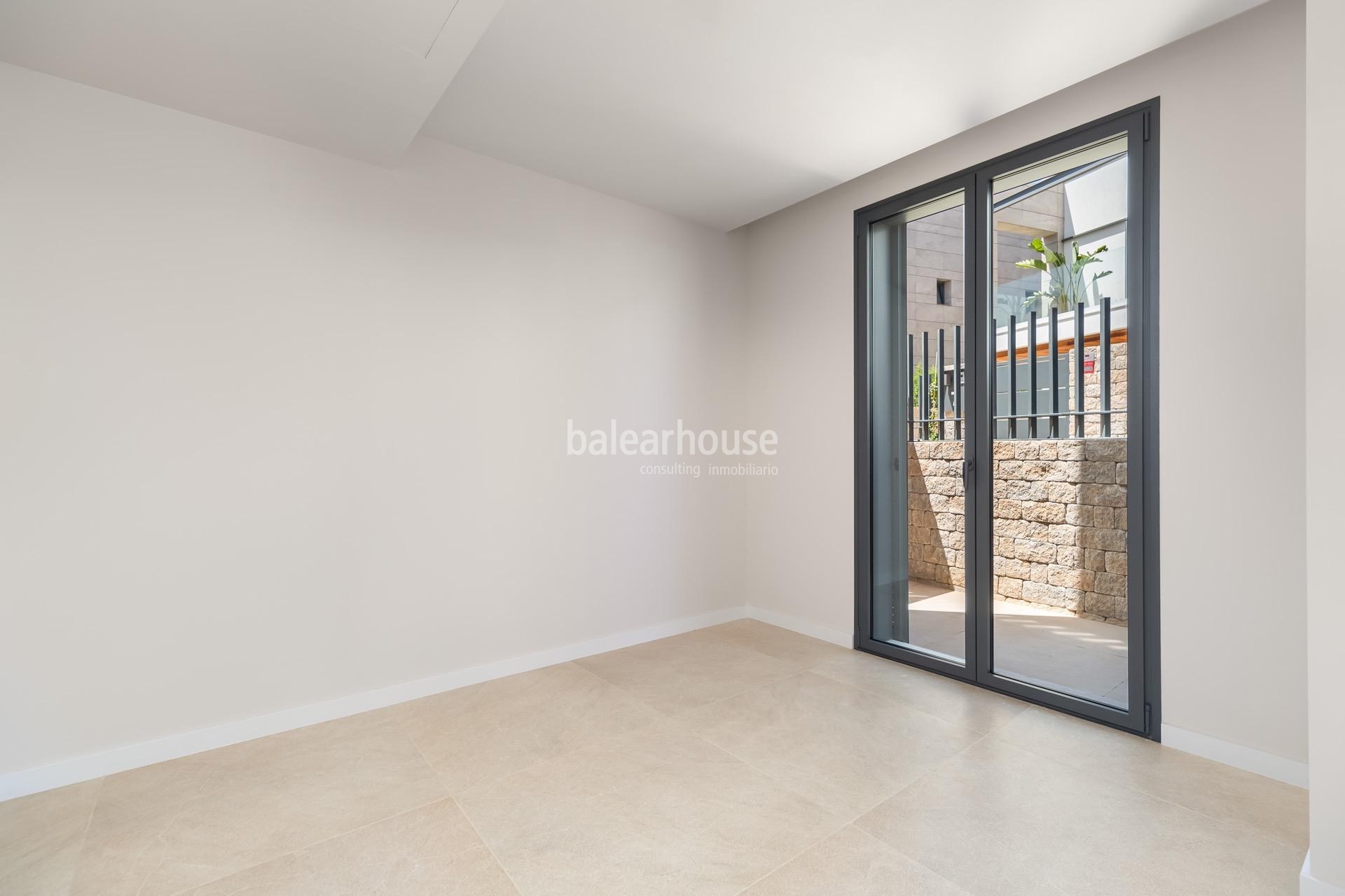 Moderna brand new villa with garden and terraces in a well-kept complex with pool in Sa Teulera
