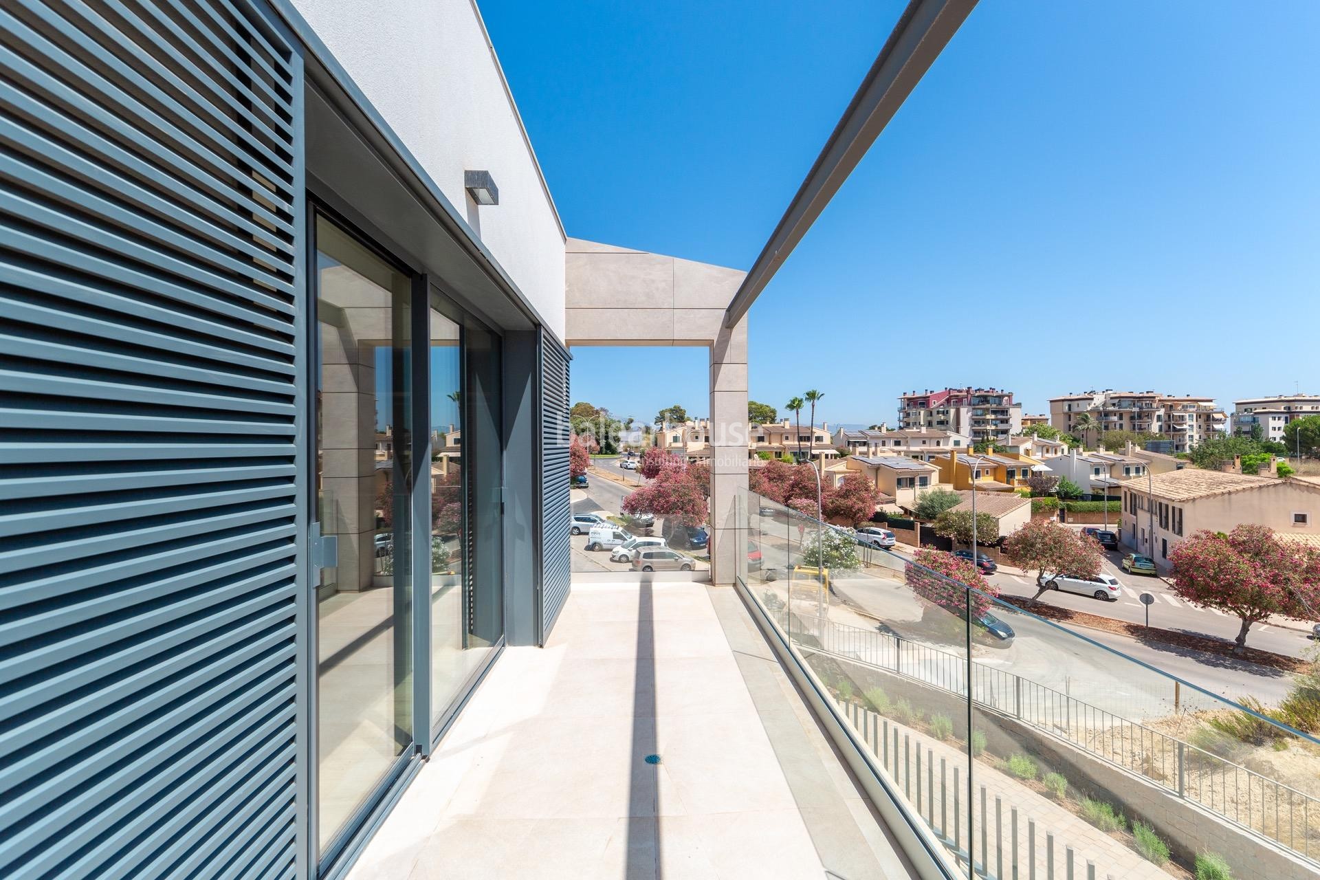 Moderna brand new villa with garden and terraces in a well-kept complex with pool in Sa Teulera