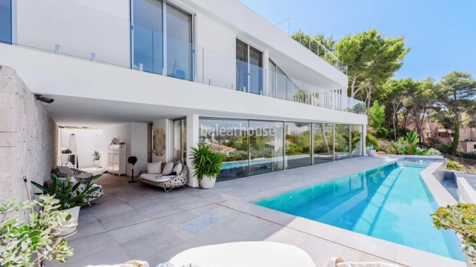 Splendida modern design villa with high qualities at a short distance from the beach in Cala Vinyes