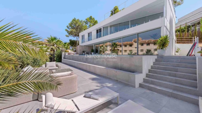 Splendida modern design villa with high qualities at a short distance from the beach in Cala Vinyes