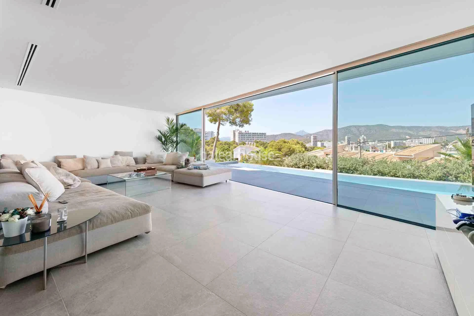 Magnífica villa de diseño moderno y altas calidades a escasa distancia de la playa en Cala Vinyes