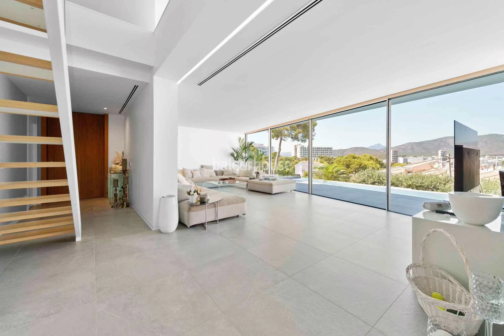 Magnífica villa de diseño moderno y altas calidades a escasa distancia de la playa en Cala Vinyes