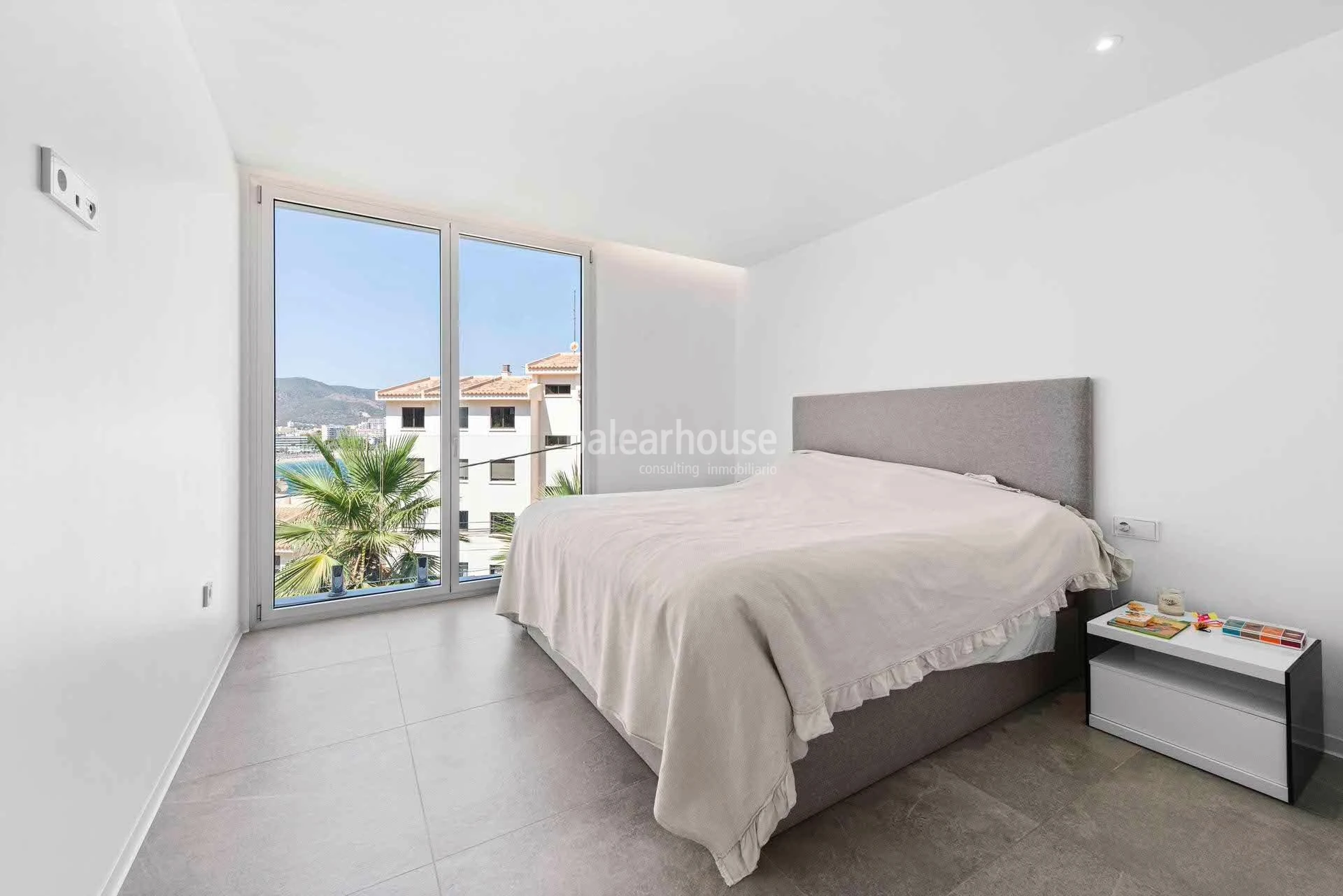 Magnífica villa de diseño moderno y altas calidades a escasa distancia de la playa en Cala Vinyes