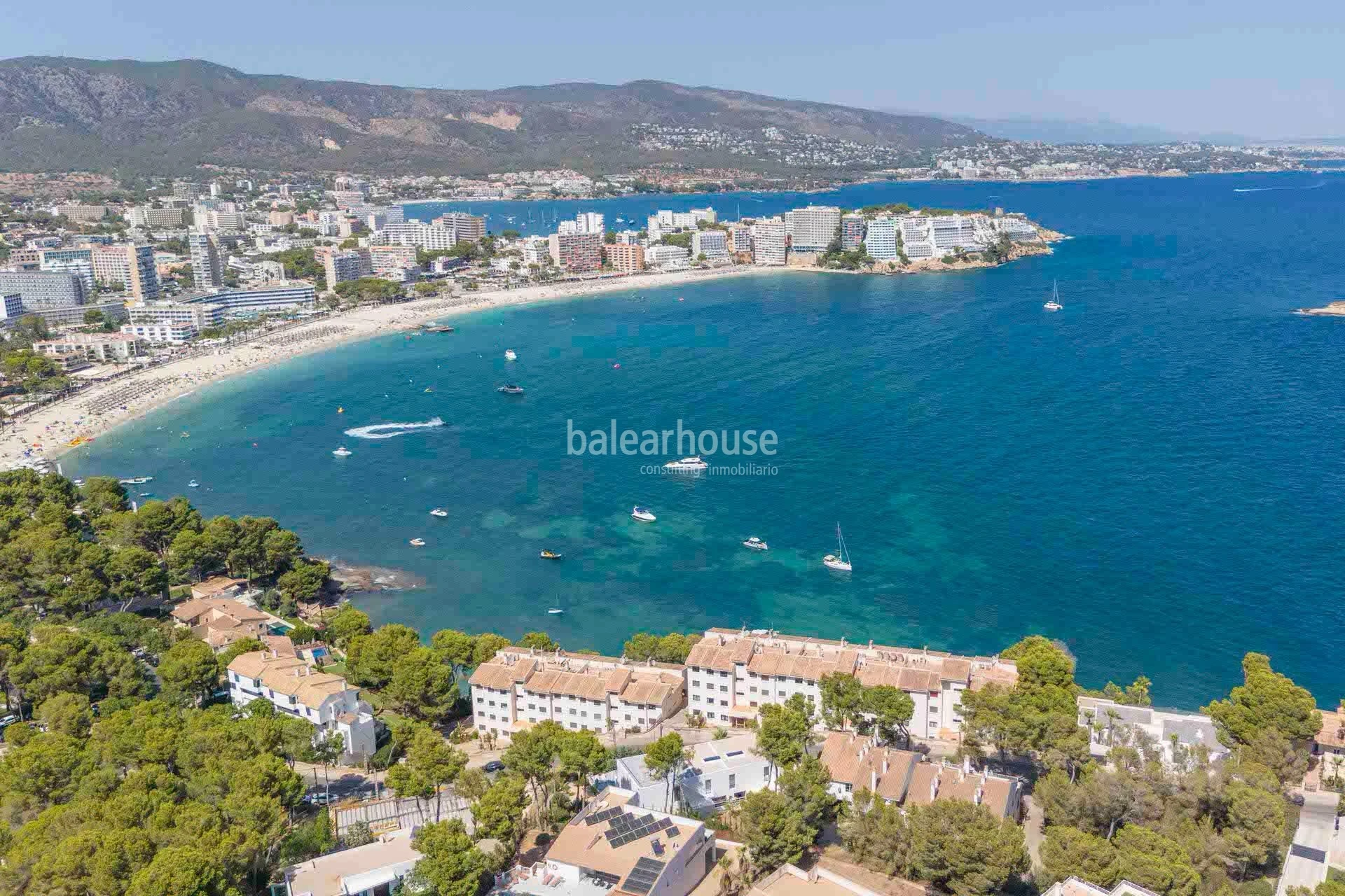 Magnífica villa de diseño moderno y altas calidades a escasa distancia de la playa en Cala Vinyes