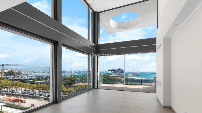 Stunning newly built penthouse with seafront terrace, private pool and city views