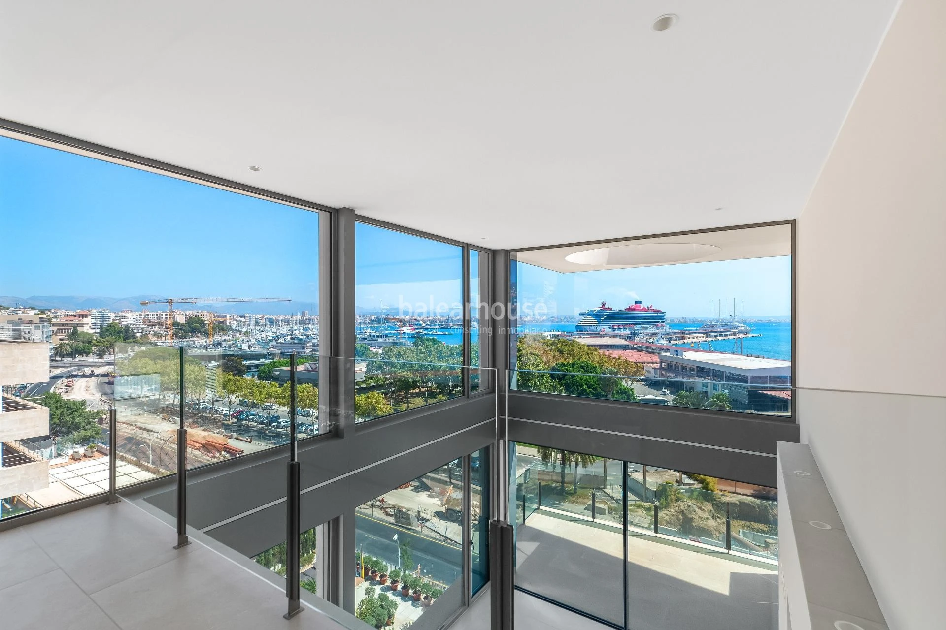 Stunning newly built penthouse with seafront terrace, private pool and city views