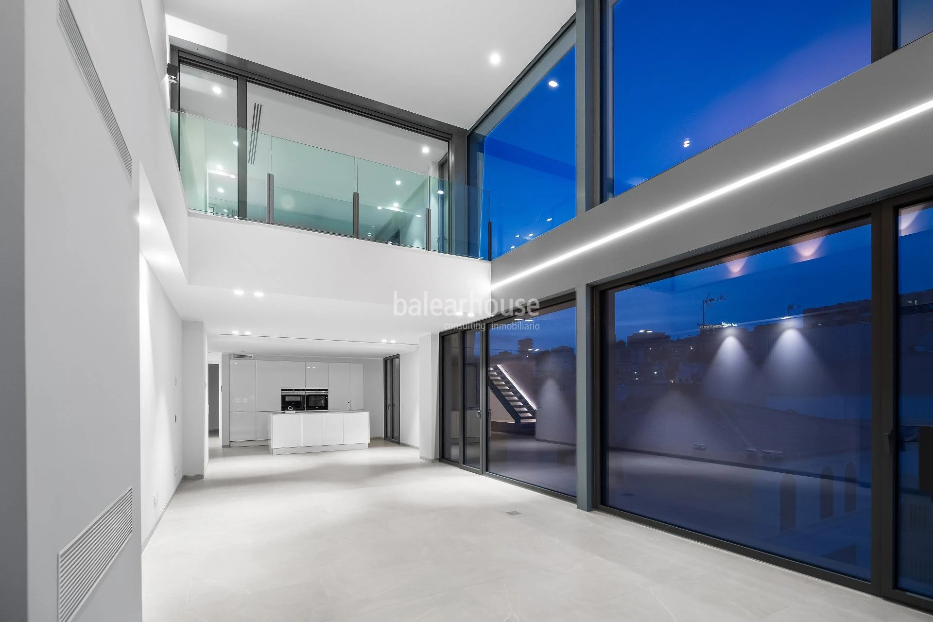 Stunning newly built penthouse with seafront terrace, private pool and city views