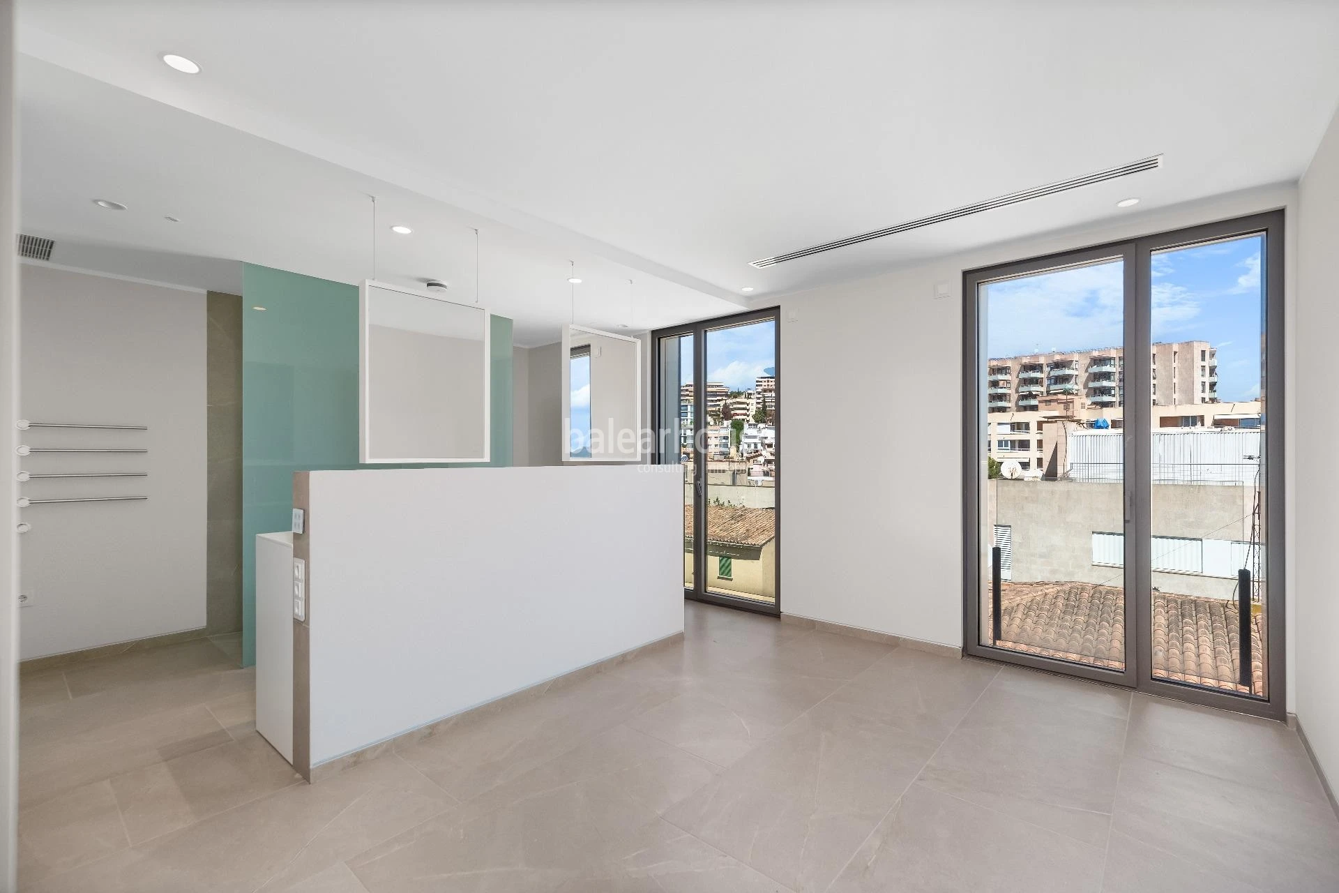 Stunning newly built penthouse with seafront terrace, private pool and city views