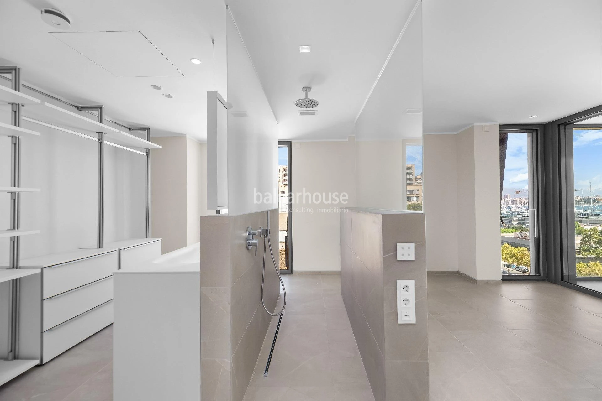 Stunning newly built penthouse with seafront terrace, private pool and city views