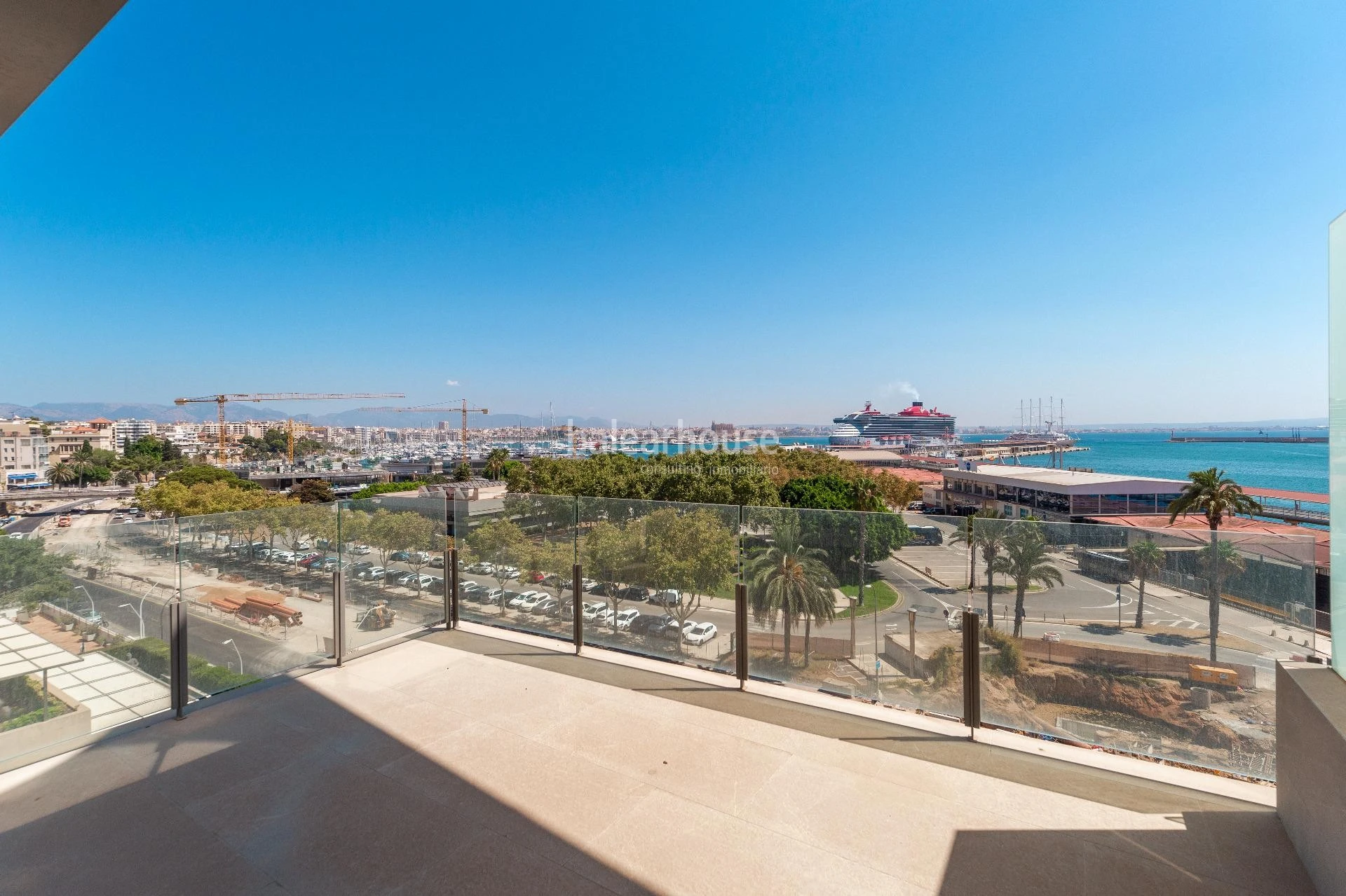 Stunning newly built penthouse with seafront terrace, private pool and city views