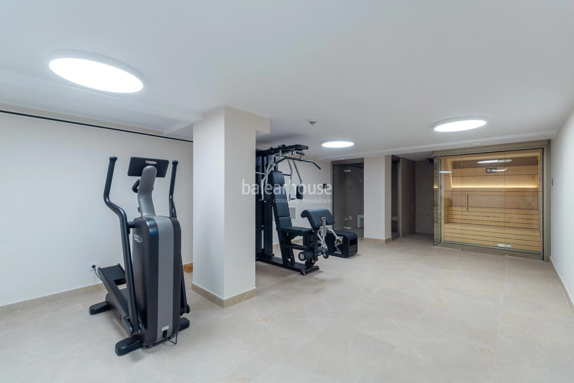 Stunning newly built penthouse with seafront terrace, private pool and city views