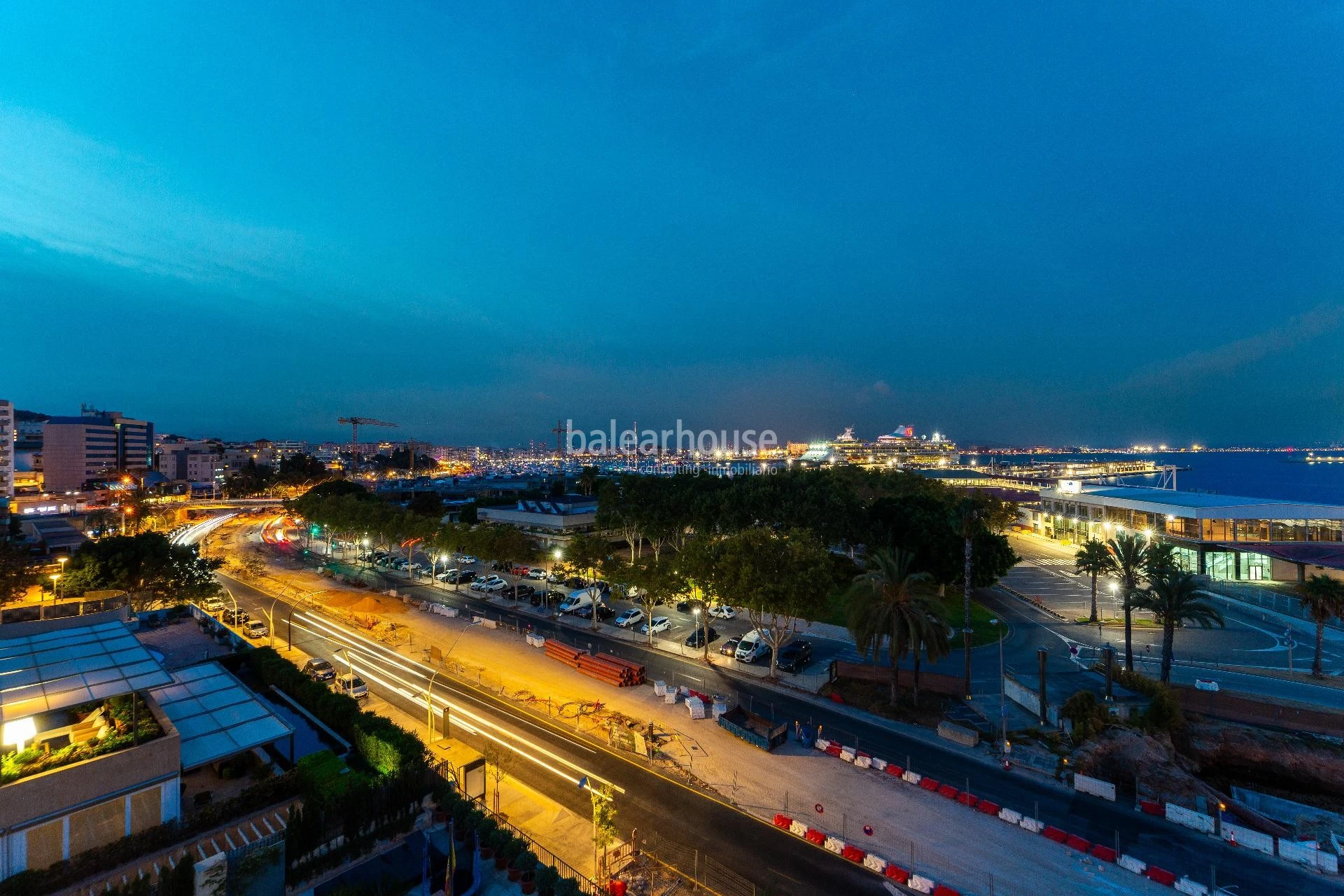 Spectacular new build seafront penthouse with terrace and private swimming pool on Paseo Marítimo