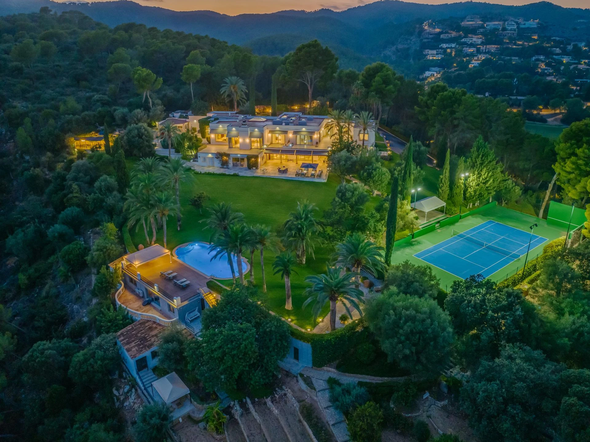 Espectacular propiedad en Son Vida, con privacidad absoluta y las mejores vistas a la bahía de Palma